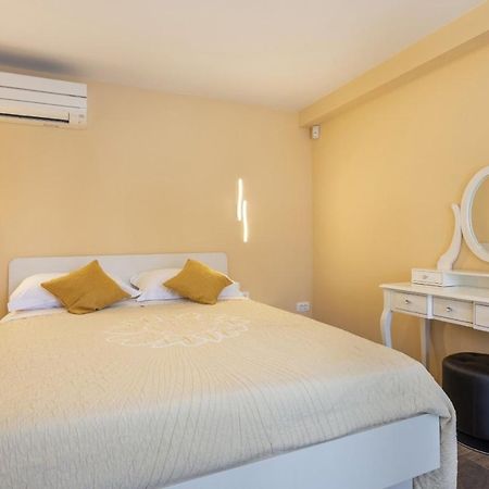 Villa Vita In Porec - Haus Fuer 6-8 Personen Kaštelir Eksteriør billede