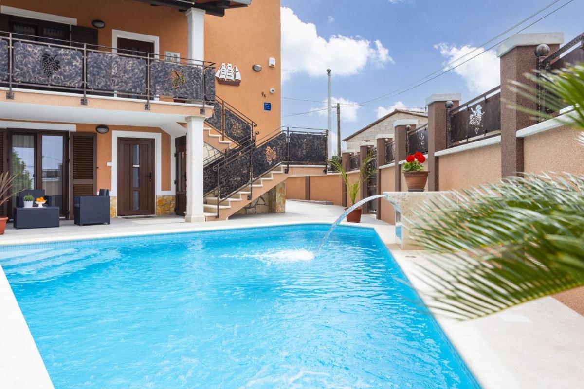Villa Vita In Porec - Haus Fuer 6-8 Personen Kaštelir Eksteriør billede