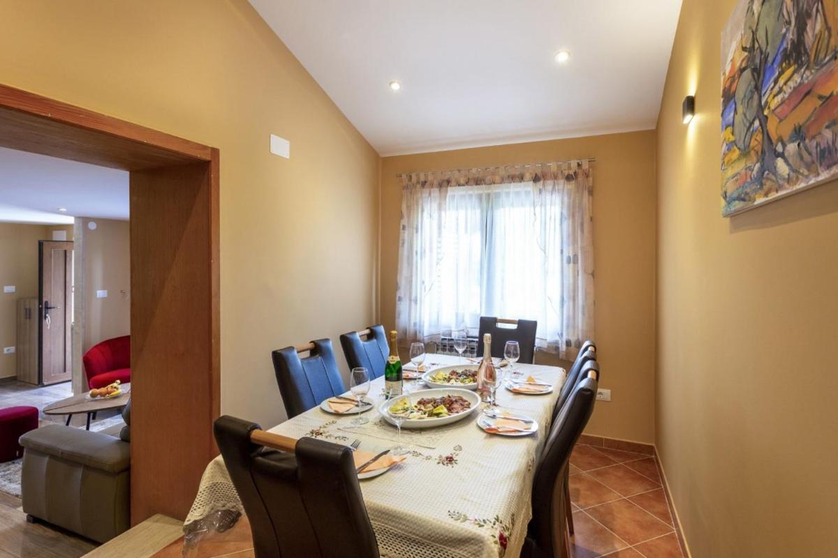 Villa Vita In Porec - Haus Fuer 6-8 Personen Kaštelir Eksteriør billede