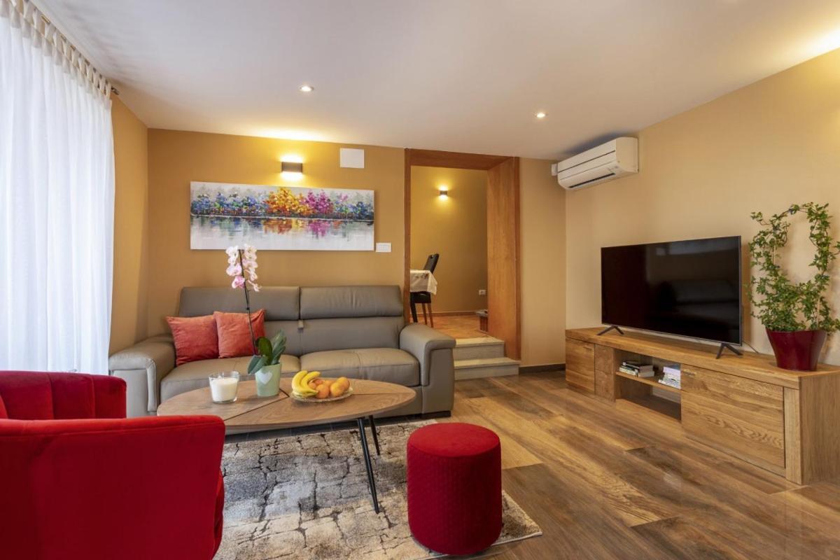 Villa Vita In Porec - Haus Fuer 6-8 Personen Kaštelir Eksteriør billede