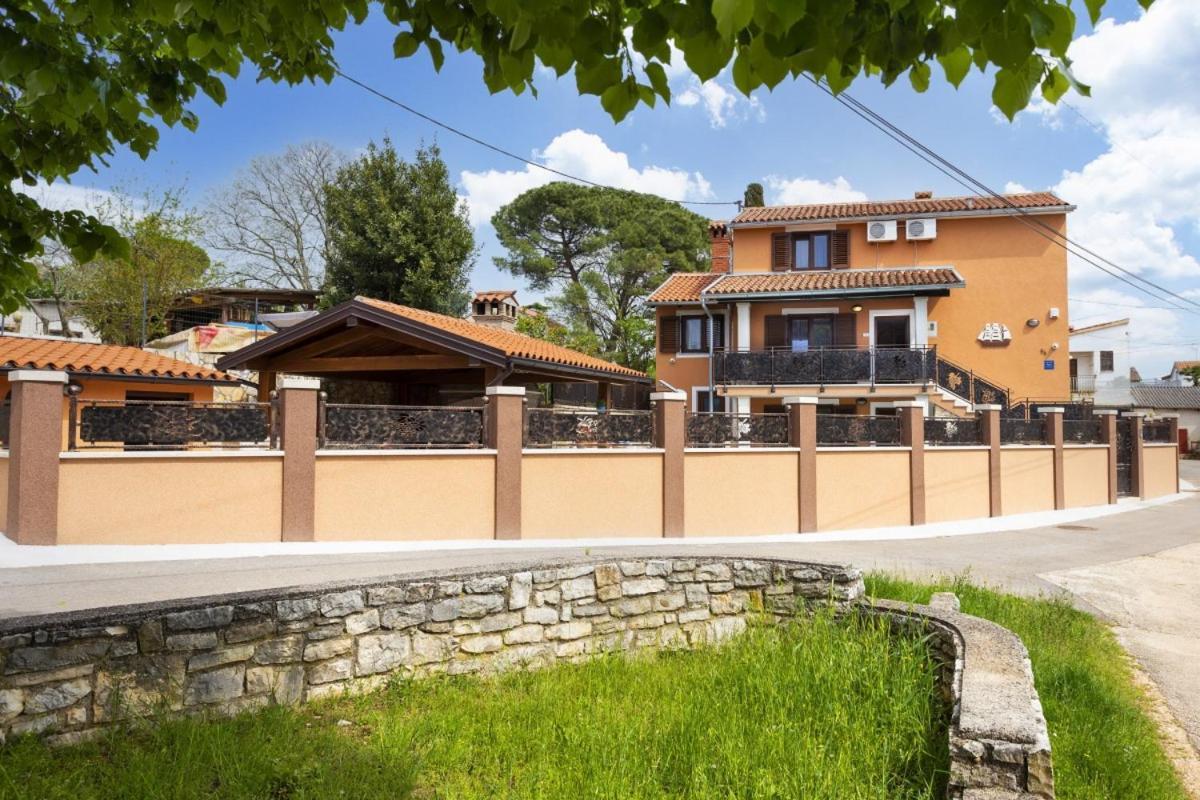 Villa Vita In Porec - Haus Fuer 6-8 Personen Kaštelir Eksteriør billede