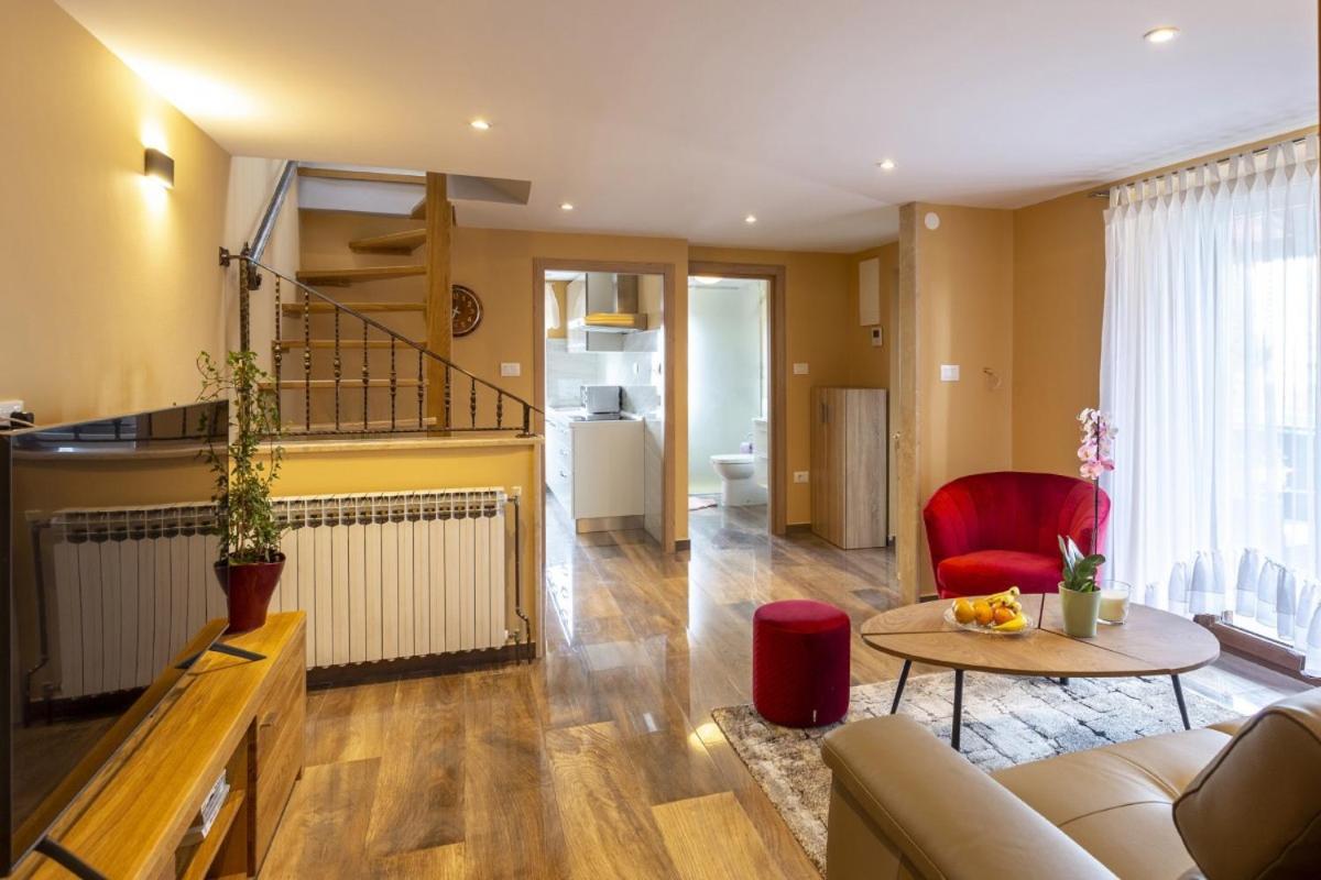 Villa Vita In Porec - Haus Fuer 6-8 Personen Kaštelir Eksteriør billede