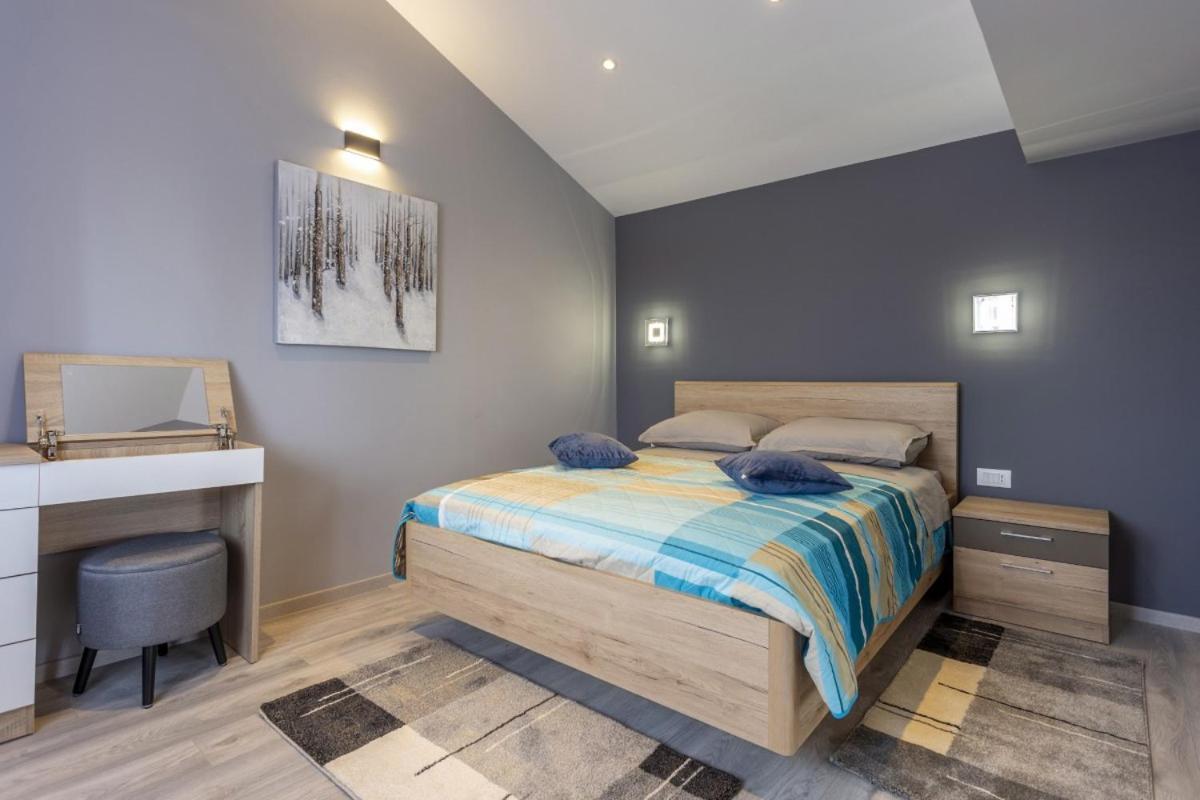 Villa Vita In Porec - Haus Fuer 6-8 Personen Kaštelir Eksteriør billede