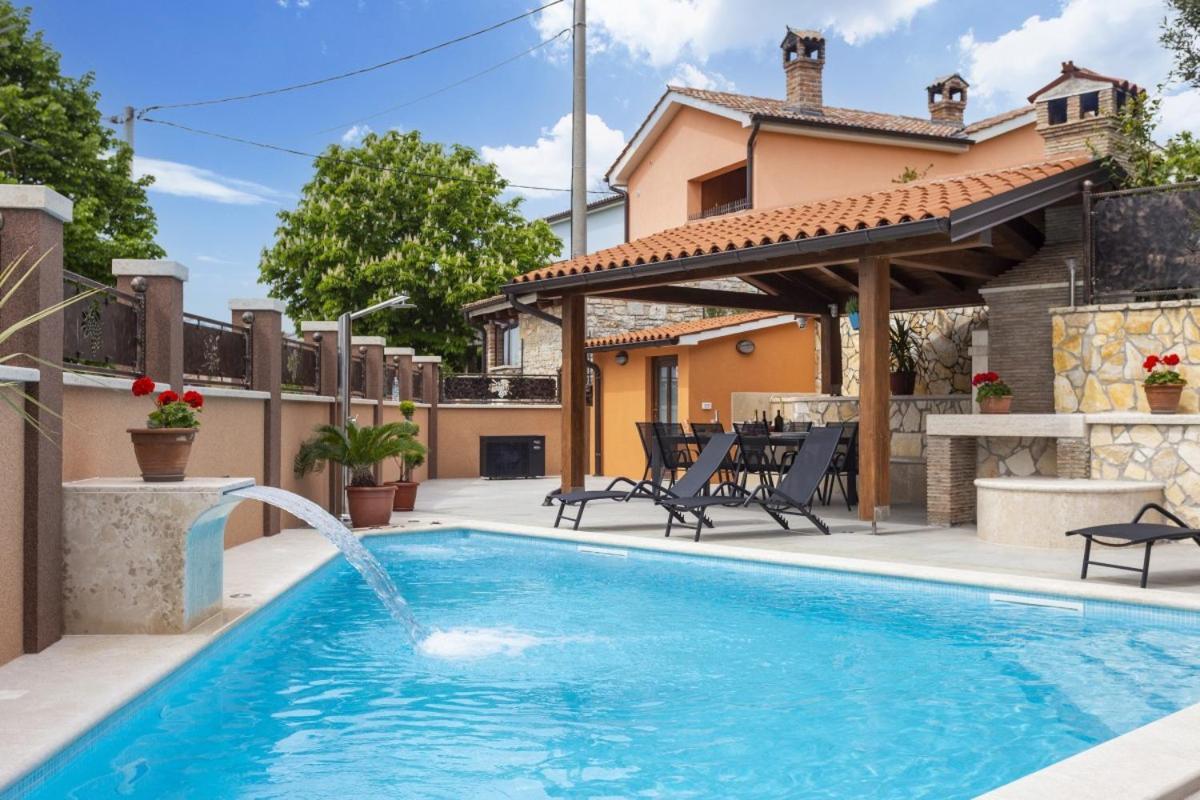 Villa Vita In Porec - Haus Fuer 6-8 Personen Kaštelir Eksteriør billede