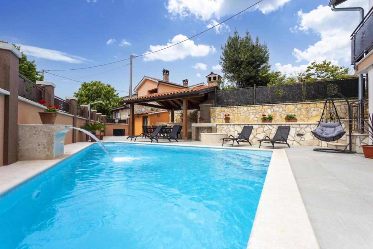 Villa Vita In Porec - Haus Fuer 6-8 Personen Kaštelir Eksteriør billede