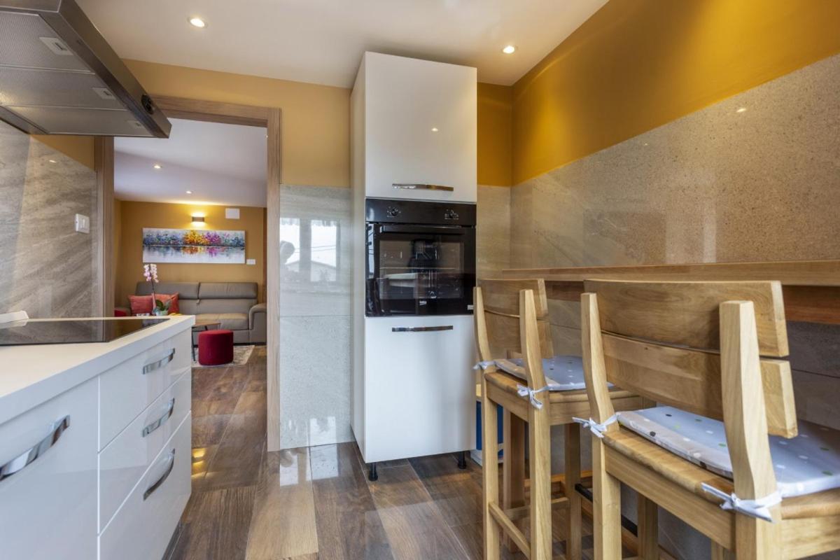 Villa Vita In Porec - Haus Fuer 6-8 Personen Kaštelir Eksteriør billede