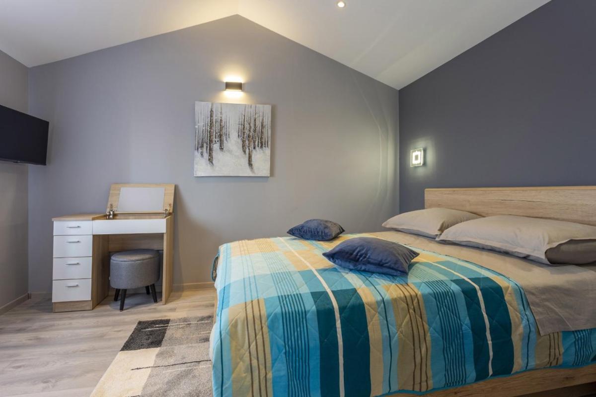 Villa Vita In Porec - Haus Fuer 6-8 Personen Kaštelir Eksteriør billede
